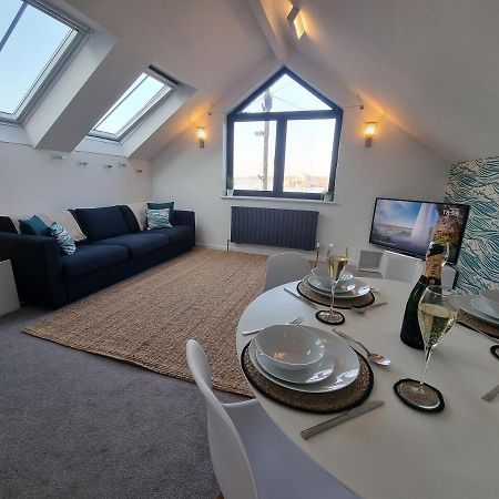 The Bunker-Luxe Central Falmouth Getaway With Stunning Sea Views Kültér fotó
