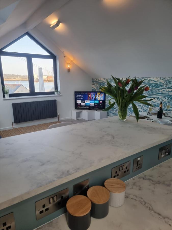 The Bunker-Luxe Central Falmouth Getaway With Stunning Sea Views Kültér fotó